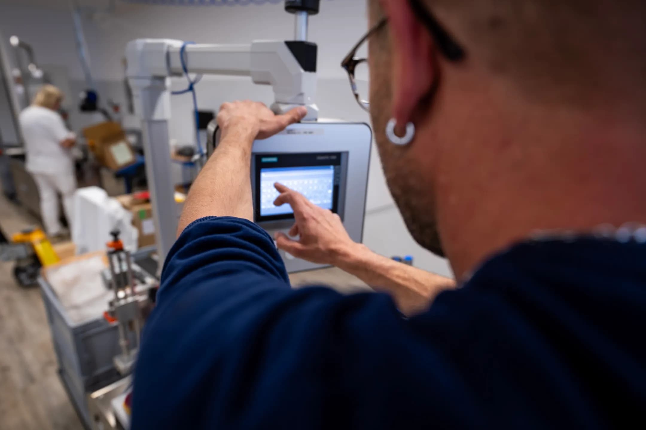 Bedienung eines Touchscreens einer Anlage